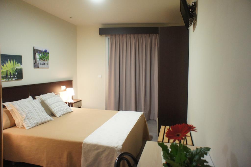 Hotel Mr Tarragona Habitación foto